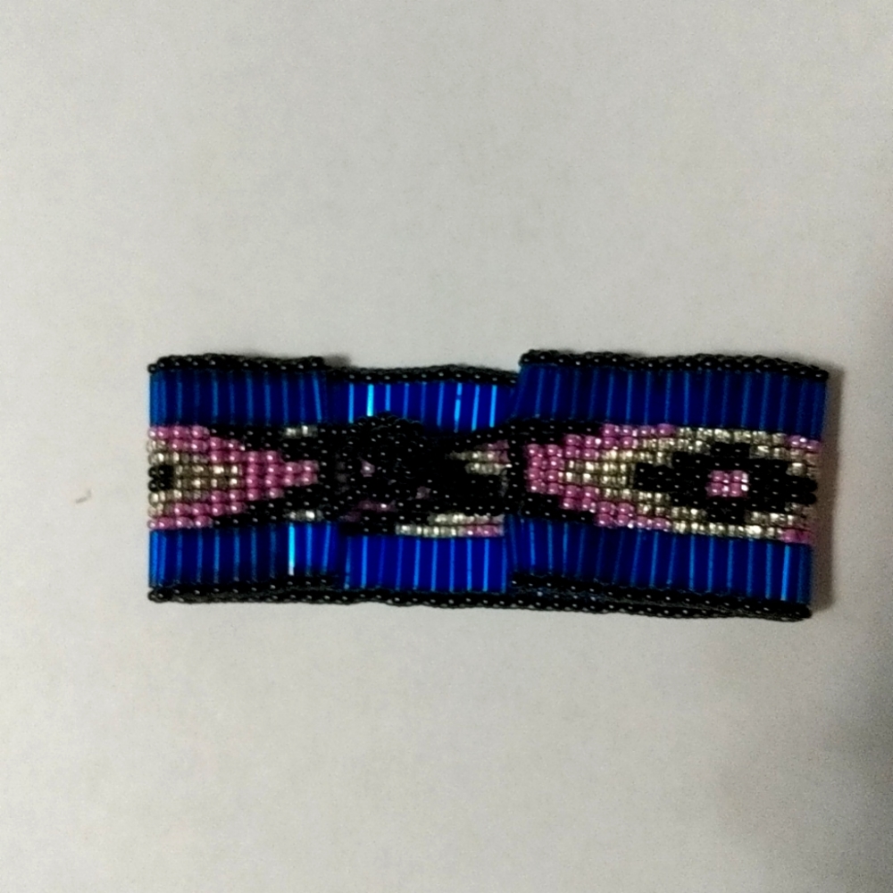 Gorgeous Metallic Blue Hand beaded bracelet . - Picture 4 of 4